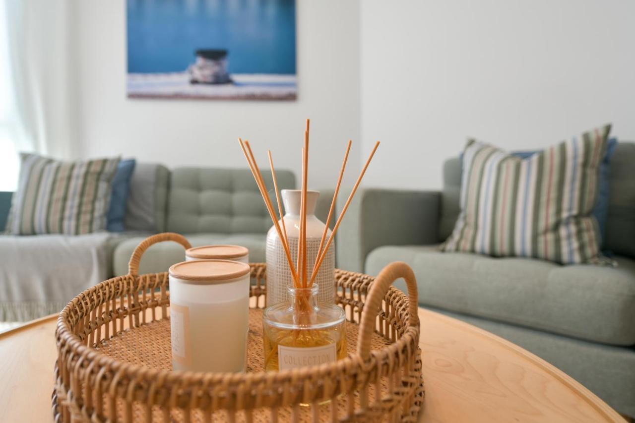 Charming Beachfront In Marina Apartment *