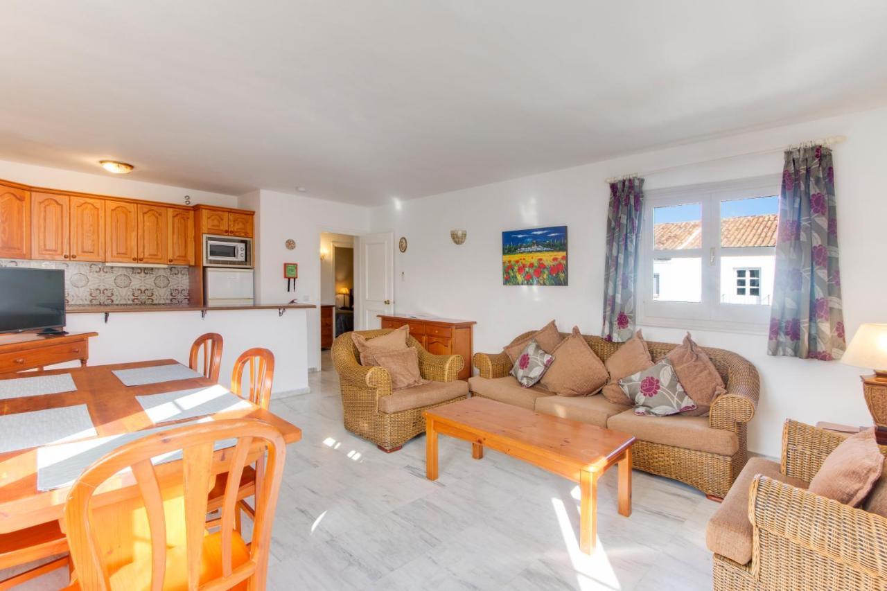 7c Linsay Apartment Estepona