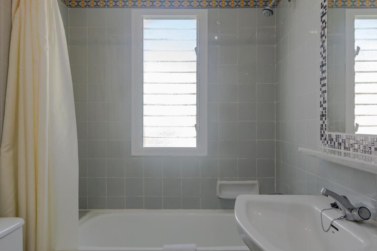 7c Linsay Apartment Estepona