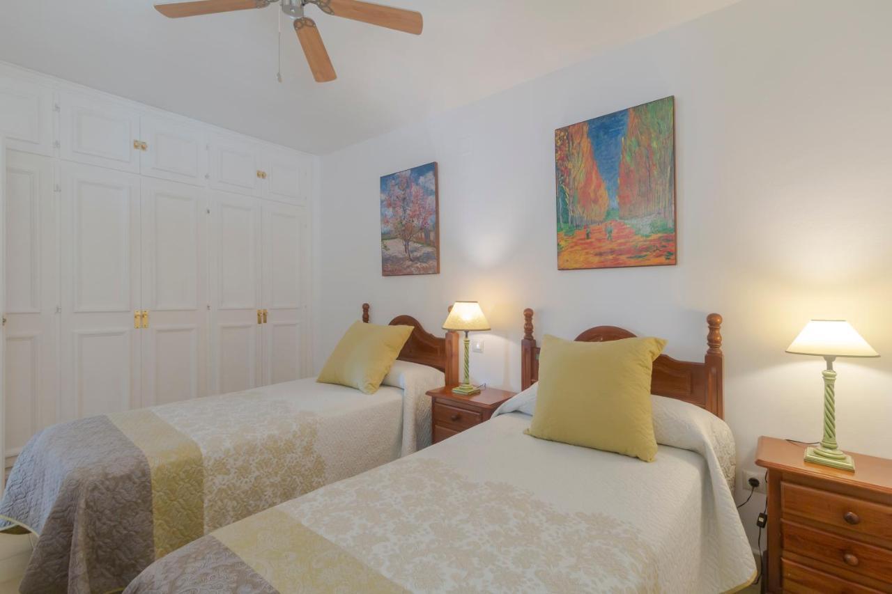 7c Linsay Apartment Estepona
