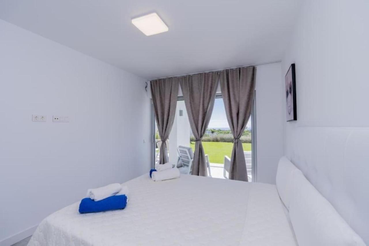 Al-1103 - - Alcazaba Lagoon Apartment