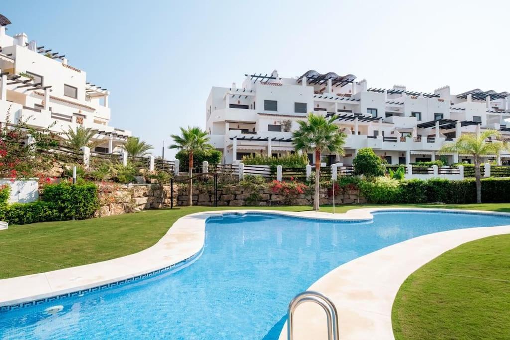 Penthouse In Met Jacuzzi En Zeezicht! Apartamento Estepona