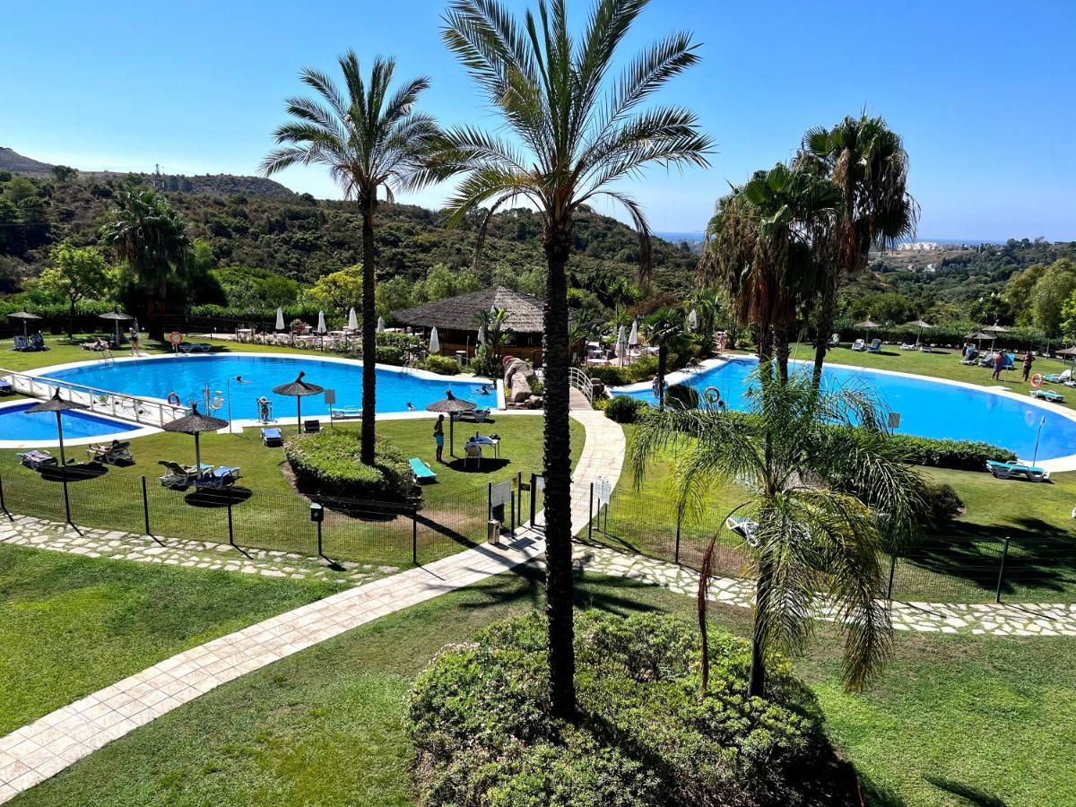 Rosa Benahavis Villa Estepona