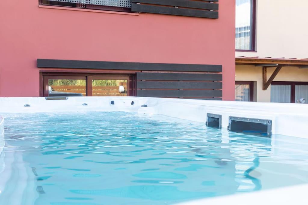 Rosa Benahavis * Estepona