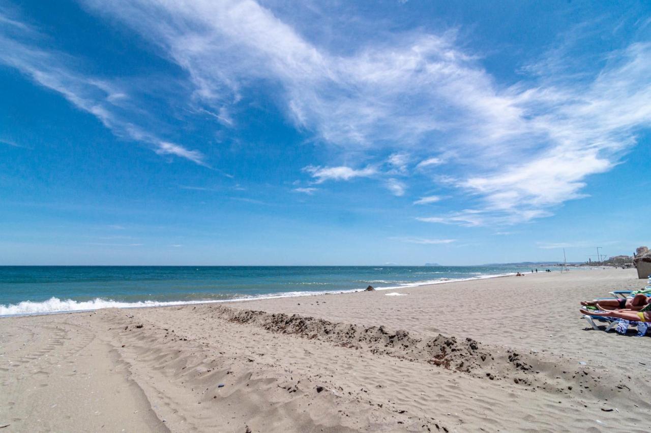 Awesome 3 Bedroom Metres From The Rdr289 * Estepona