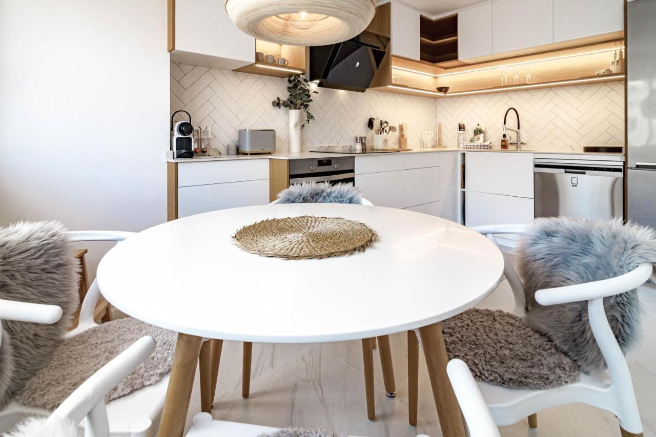 Apartment Awesome 3 Bedroom Metres From The Rdr289 *