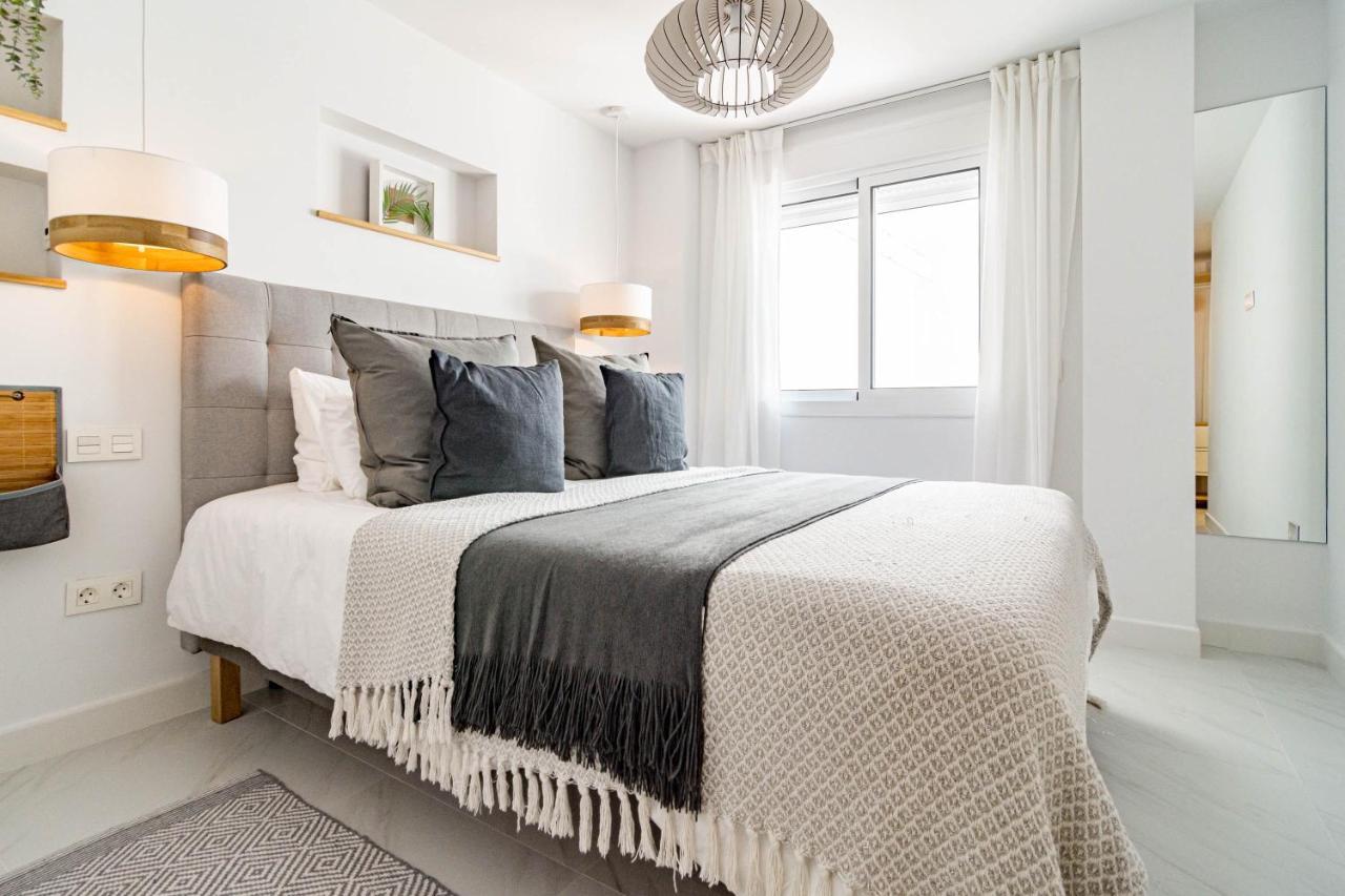 Awesome 3 Bedroom Metres From The Rdr289 * Estepona