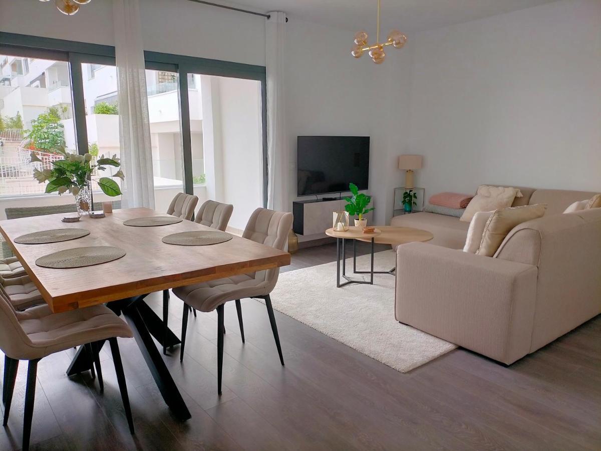 Apartment New Luxury For Rent Gardens, Near The Sea And The Center *