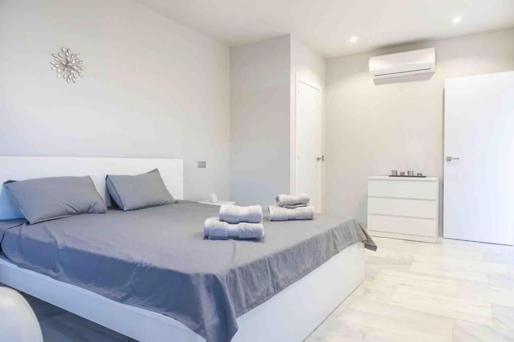 Rosa Benahavis Villa Estepona