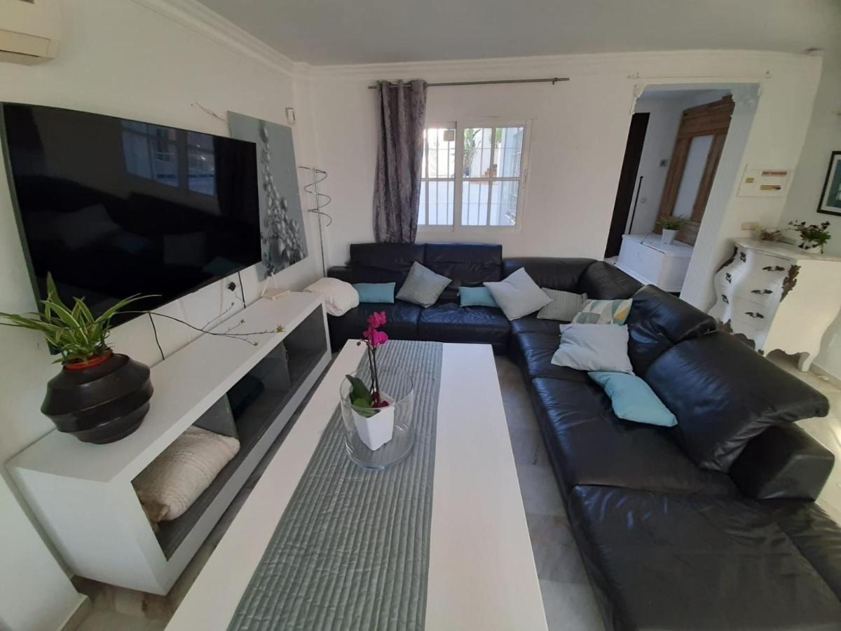 Aqua Private Six Bedrooms With Large Pool Estepona