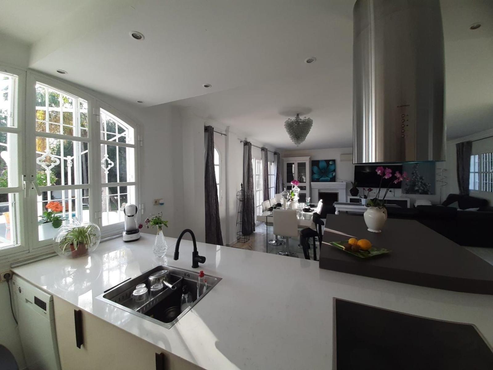 Aqua Private Six Bedrooms With Large Pool Villa Estepona