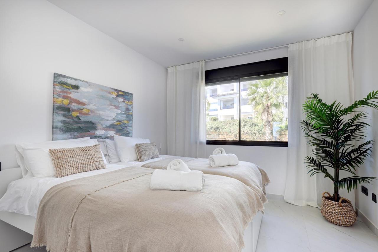 2 Bedroom @estepona Hills With Sea View!