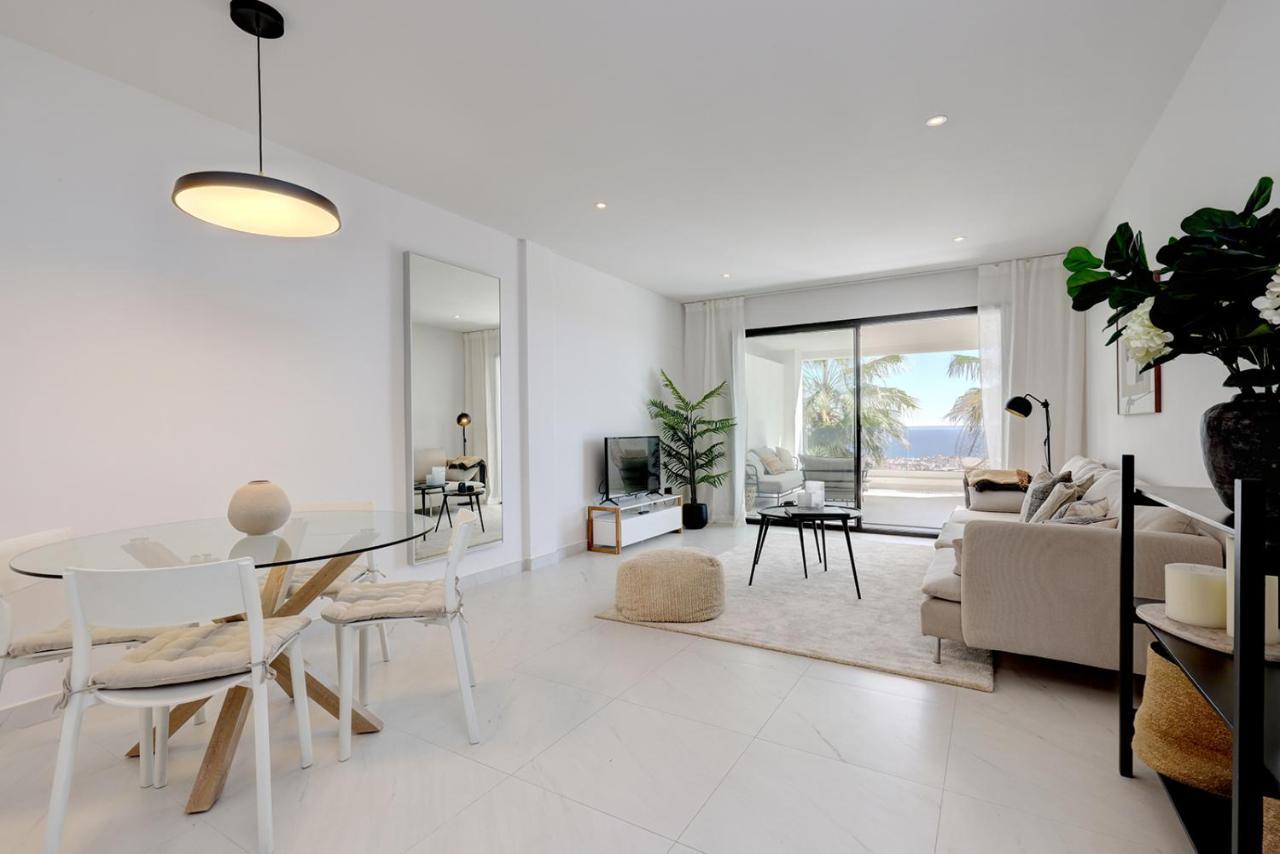 2 Bedroom @estepona Hills With Sea View!