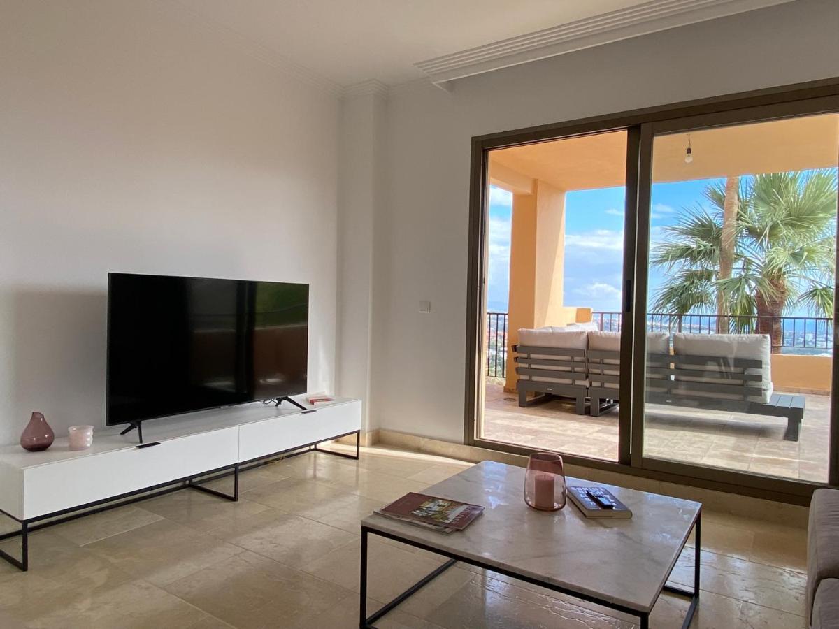 Elegant Apartment, Stunning Views, Fully Renovated In La Hacienda Del Senorio De Cifuentes * Estepona