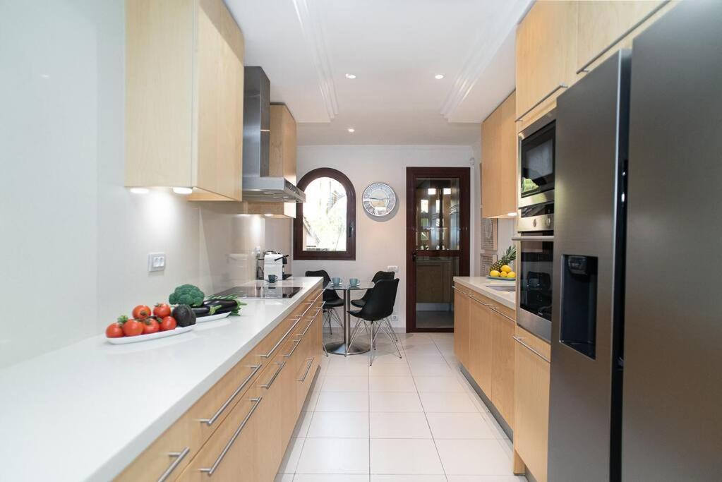 First Line Beach Complex Apartamento Estepona