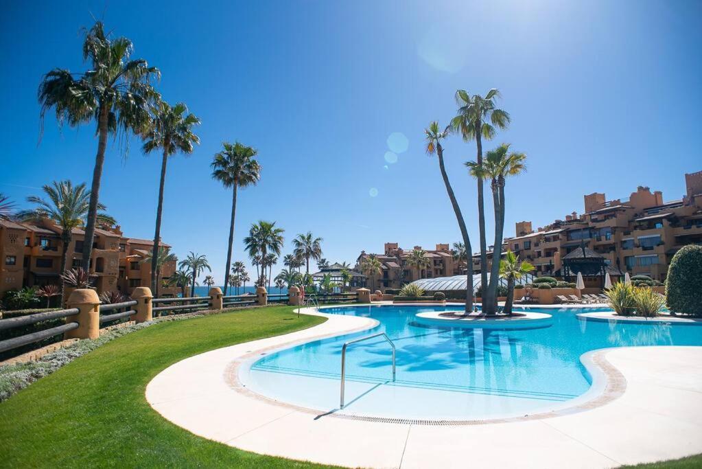 Apartamento First Line Beach Complex Estepona