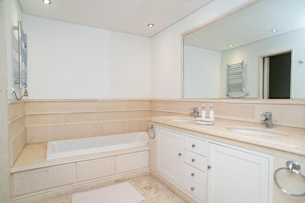 Apartamento First Line Beach Complex Estepona