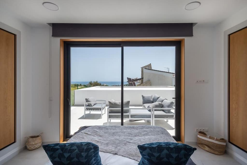 Casa Innes: Entire 5 Bed Modern Villa. Pool. Valle Romano Estepona