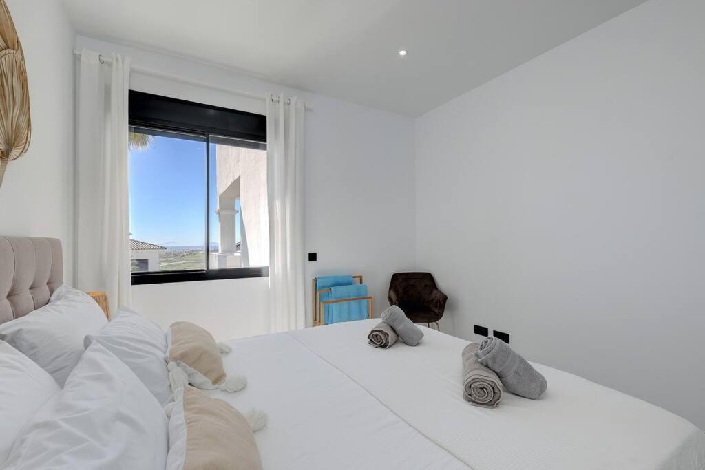 Apartment 2 Bed At Hills With Great Sea Views! *