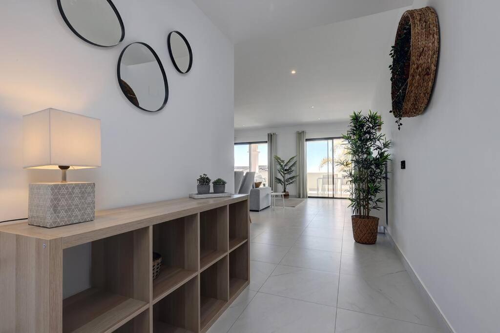 2 Bed At Hills With Great Sea Views! Apartamento *