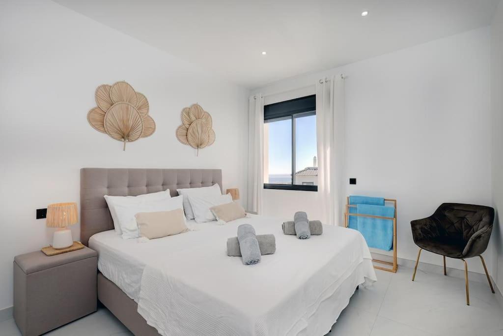2 Bed At Hills With Great Sea Views! Apartment Estepona