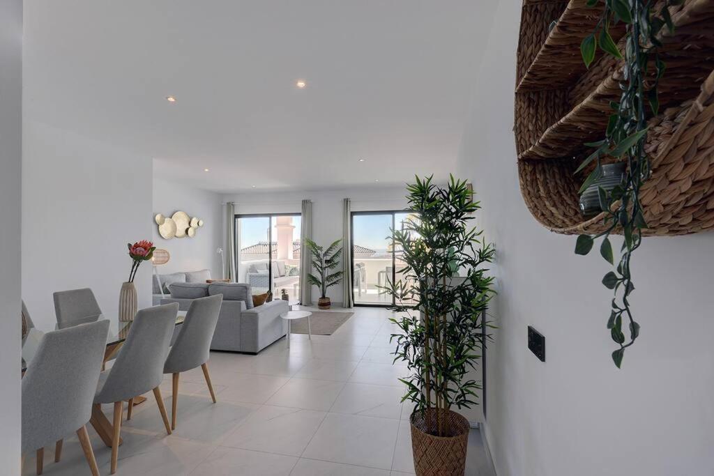 Apartment 2 Bed At Hills With Great Sea Views! Estepona