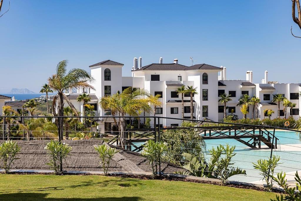 Apartment 2 Bed At Hills With Great Sea Views!