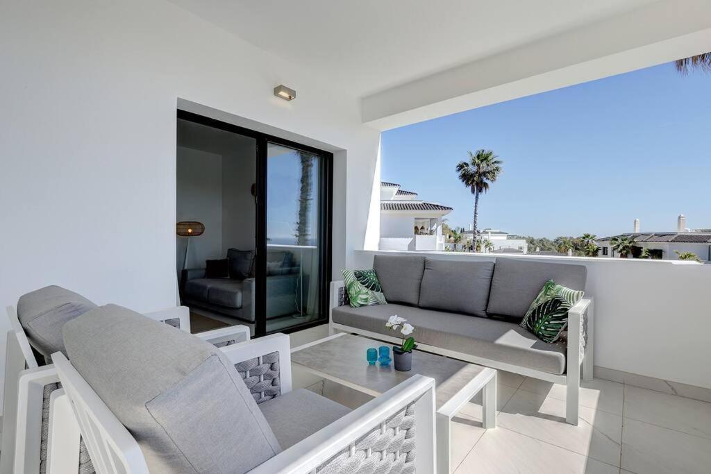 2 Bed At Hills With Great Sea Views! Apartment *
