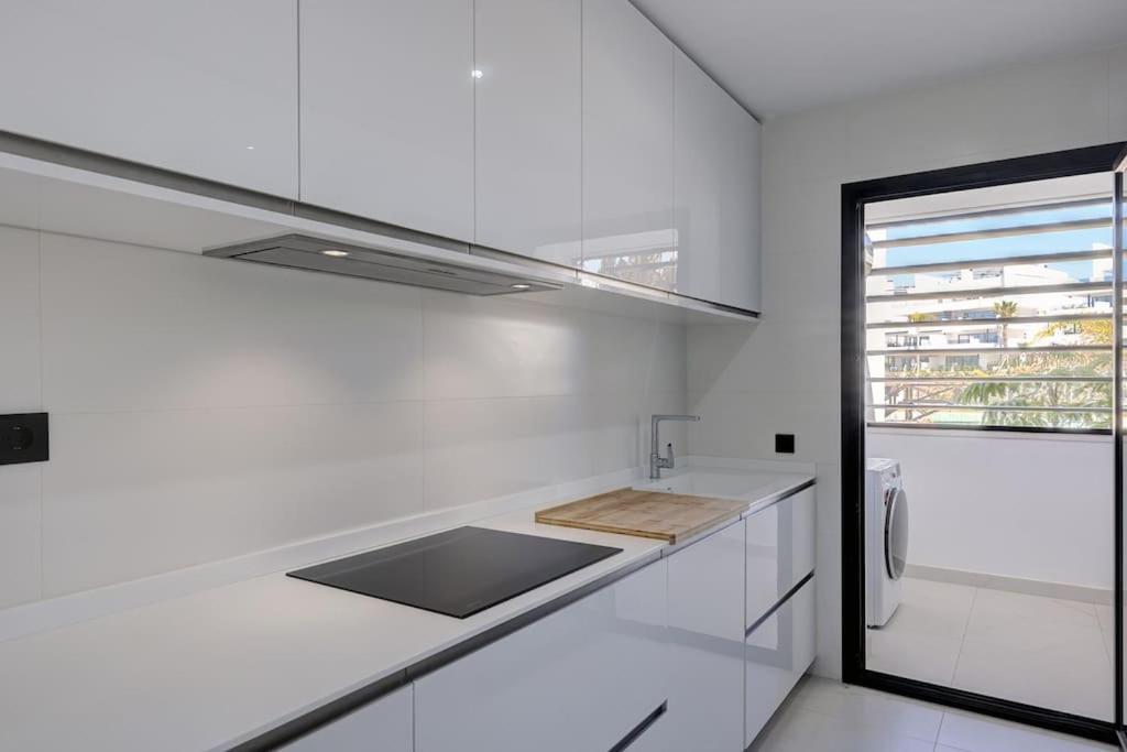 2 Bed At Hills With Great Sea Views! Apartment