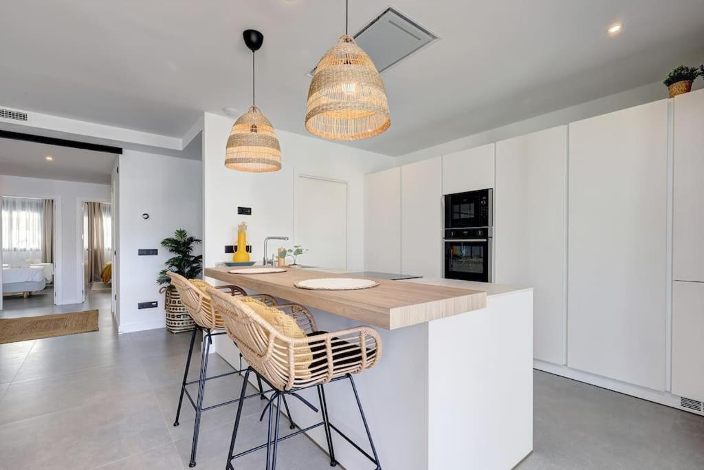 Apartment 3 Bedroom Ground Floor @ Hills! *
