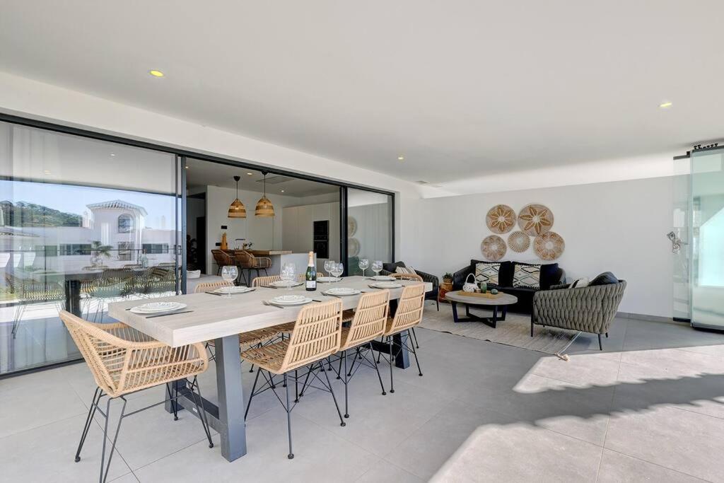 3 Bedroom Ground Floor @ Hills! Apartment *