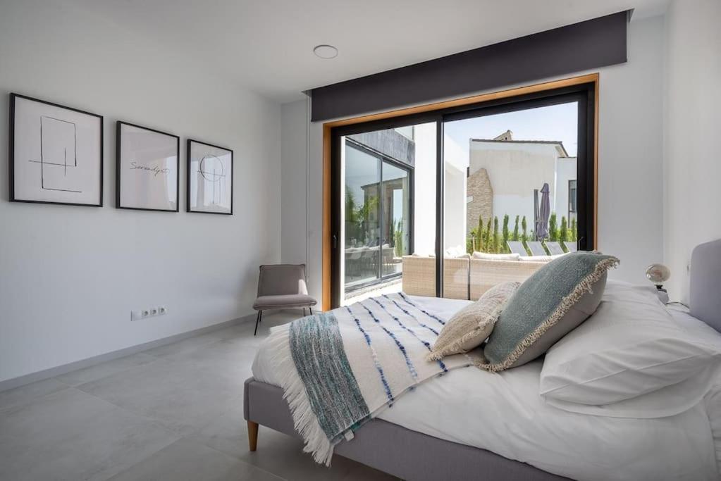 Casa Innes: Entire 5 Bed Modern Villa. Pool. Valle Romano Estepona