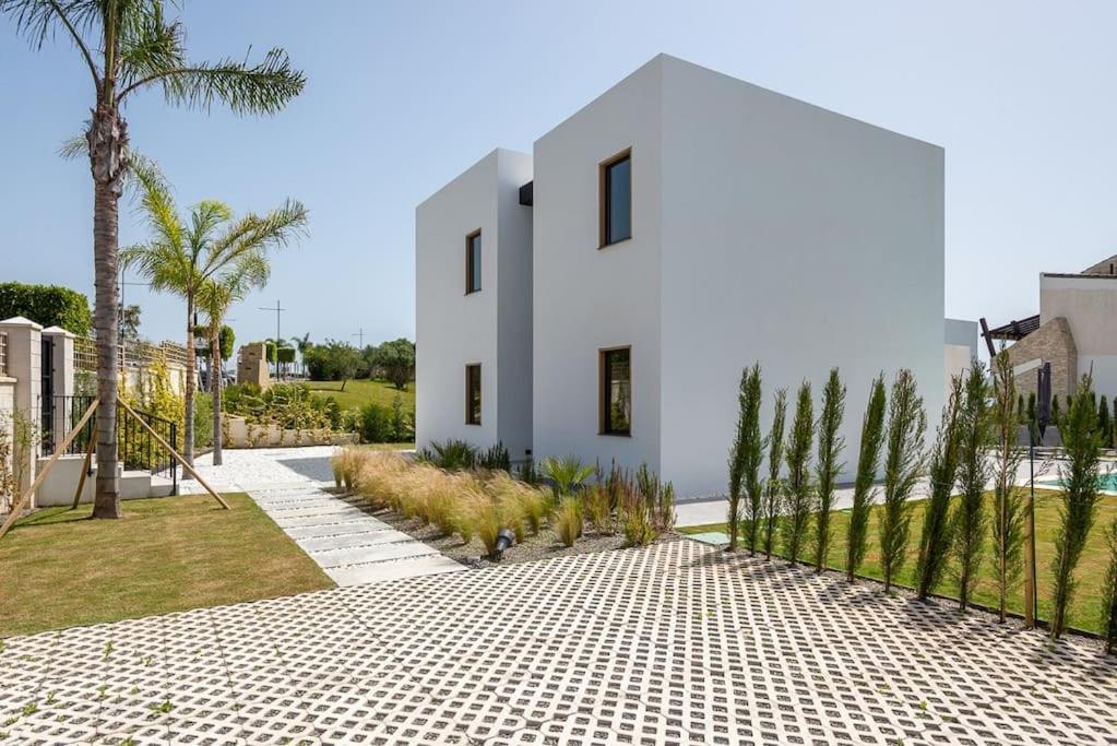 Villa Casa Innes: Entire 5 Bed Modern Villa. Pool. Valle Romano Estepona