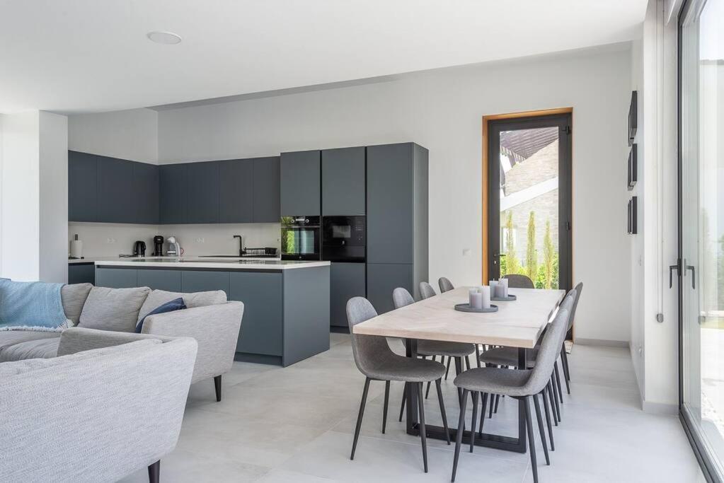 Villa Casa Innes: Entire 5 Bed Modern Villa. Pool. Valle Romano *