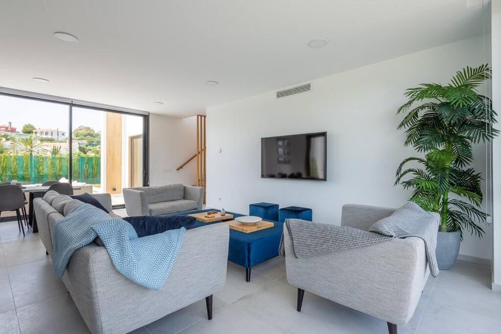 Casa Innes: Entire 5 Bed Modern Villa. Pool. Valle Romano Villa *