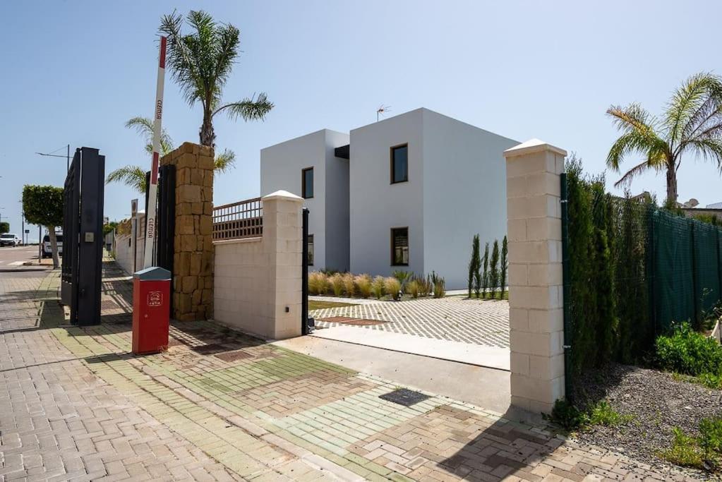 Casa Innes: Entire 5 Bed Modern Villa. Pool. Valle Romano Villa Estepona