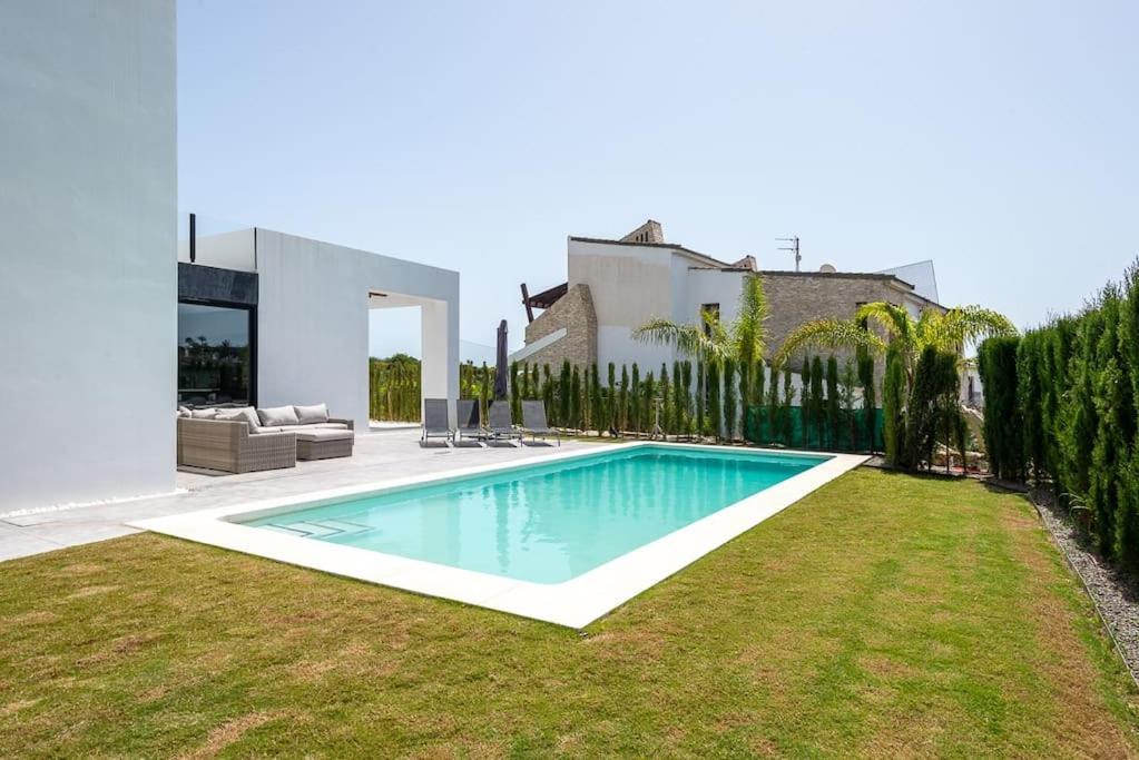Casa Innes: Entire 5 Bed Modern Villa. Pool. Valle Romano Villa Estepona