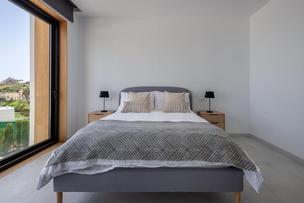 Casa Innes: Entire 5 Bed Modern Villa. Pool. Valle Romano Estepona