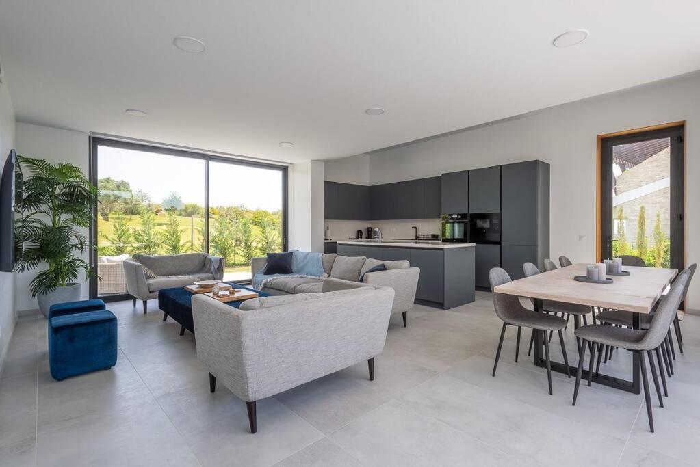 Casa Innes: Entire 5 Bed Modern Villa. Pool. Valle Romano * Estepona