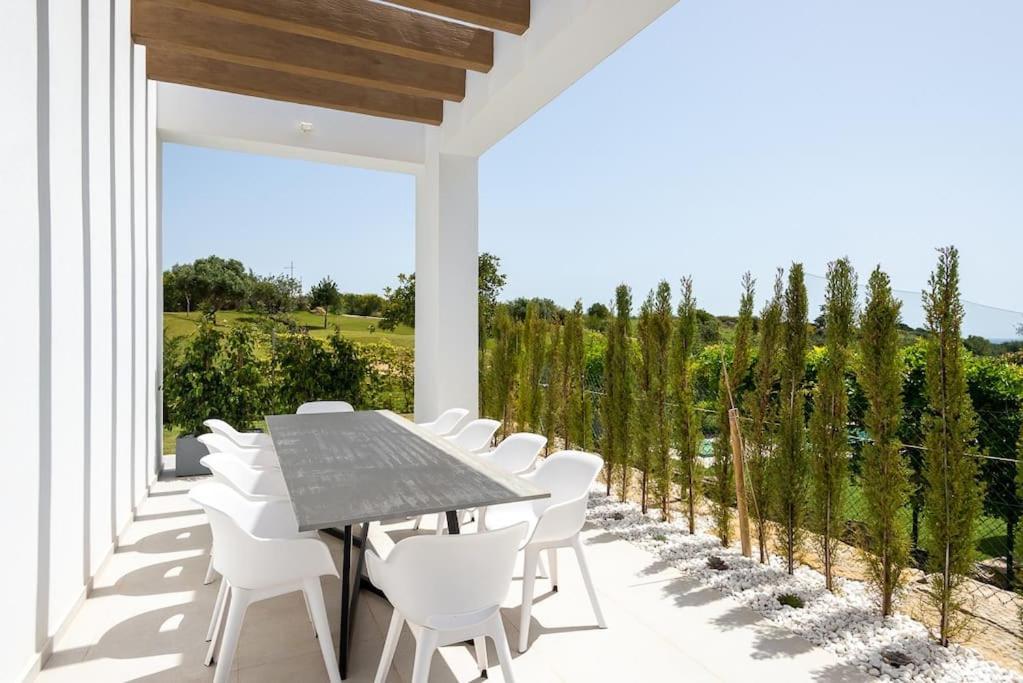 Casa Innes: Entire 5 Bed Modern Villa. Pool. Valle Romano Estepona
