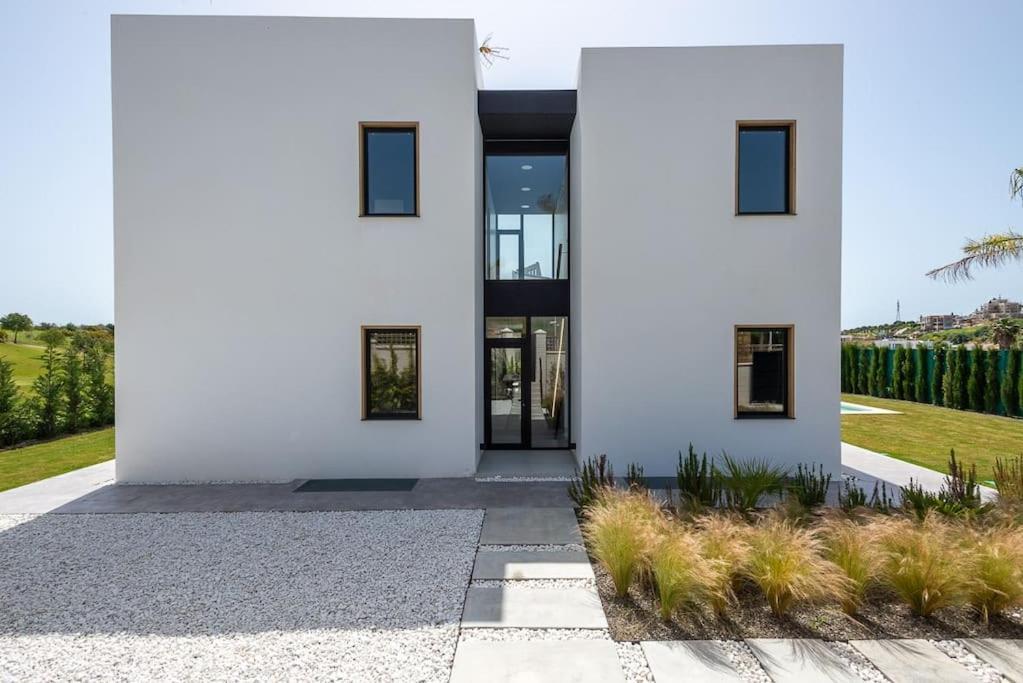 Casa Innes: Entire 5 Bed Modern Villa. Pool. Valle Romano Villa *