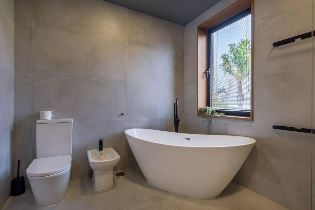 Casa Innes: Entire 5 Bed Modern Villa. Pool. Valle Romano
