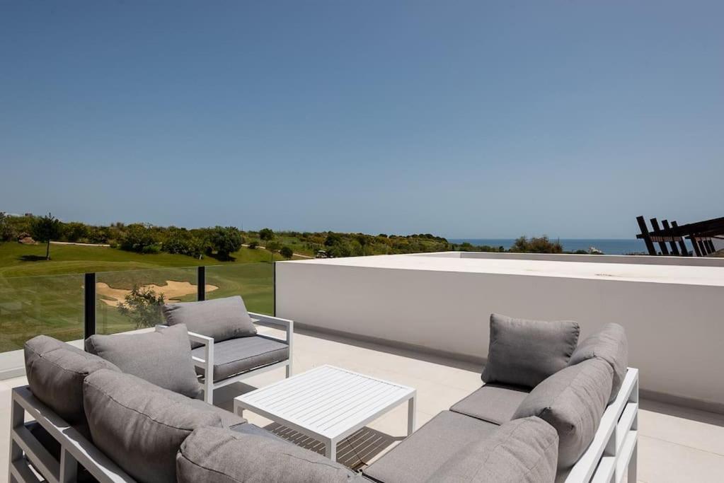 Casa Innes: Entire 5 Bed Modern Villa. Pool. Valle Romano * Estepona