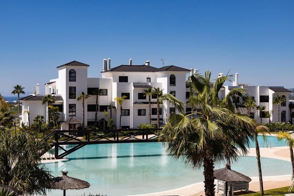 Apartment 2 Bed At Hills With Great Sea Views! *
