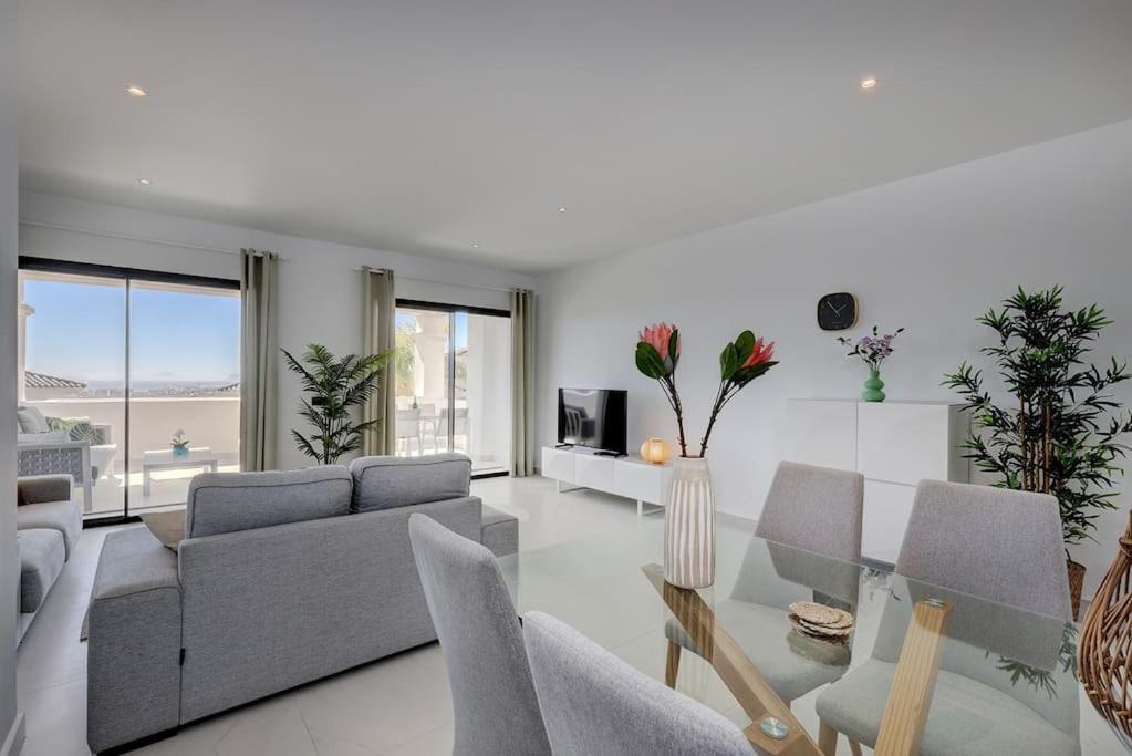 2 Bed At Hills With Great Sea Views! * Estepona