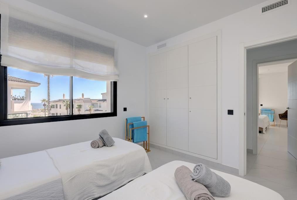 2 Bed At Hills With Great Sea Views! * Estepona
