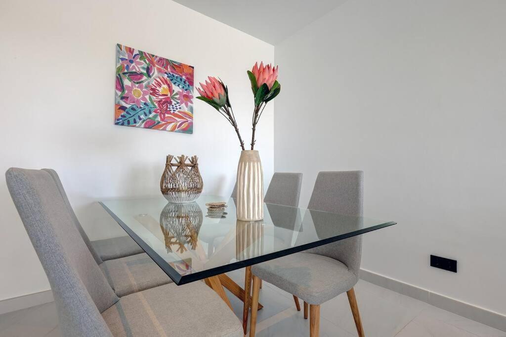 2 Bed At Hills With Great Sea Views! Apartment