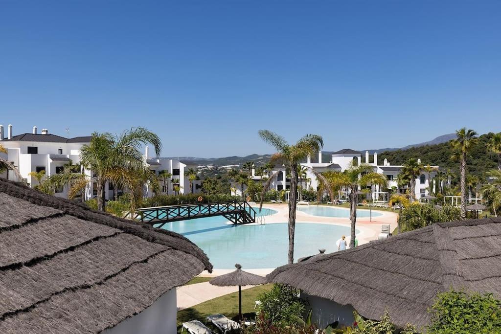 Apartment 2 Bed At Hills With Great Sea Views!