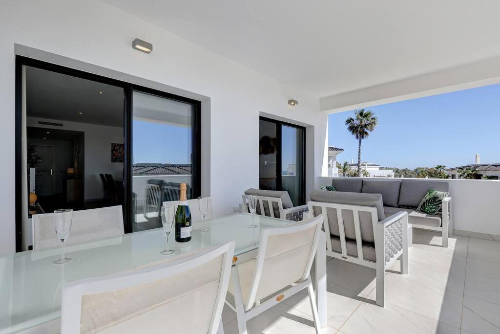 2 Bed At Hills With Great Sea Views! Apartment Estepona