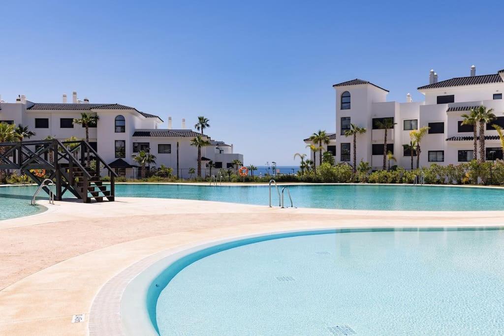 2 Bed At Hills With Great Sea Views! *